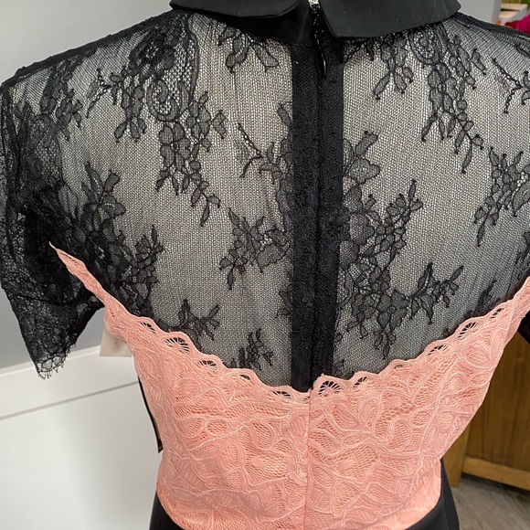 COLORBLOCK LACE SHEATH DRESS - Picture 7 of 9